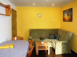 5614377-Ferienwohnung-4-Furtwangen im Schwarzwald-300x225-5