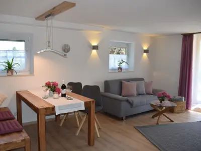 Gartenwohnung  Sofa & Esstisch