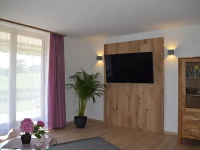 Gartenwohnung  TV