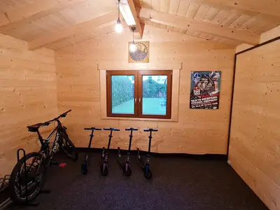 Geschützer Parkplatz fürs (E-)-Bike mit Ladeoption