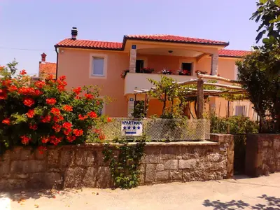 das Haus mit den Ferienapartments