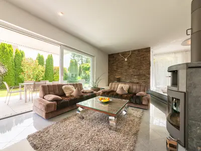 Wohnzimmer mit Kamin