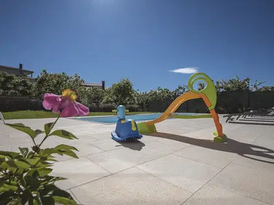 PoolOfHouse