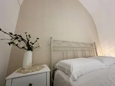 Detail eines typischen Schlafzimmers aus Apulien