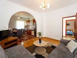 24020938-Ferienwohnung-5-Galovac-300x225-2