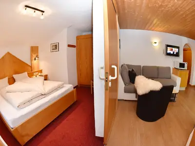 Wohnung Panorama - Schlafbereich/Wohnkueche - Galtür Tirol