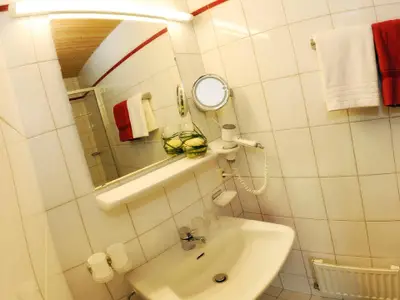 Bad/Dusche. Wohnung Daniela - Badezimmer- Galtür Tirol