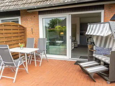 Terrasse mit Strandkorb