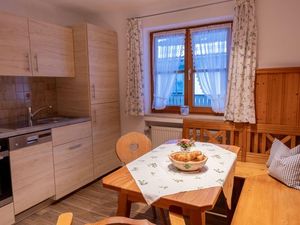 23948955-Ferienwohnung-4-Garmisch-Partenkirchen-300x225-5