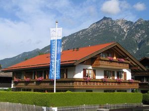 23984755-Ferienwohnung-2-Garmisch-Partenkirchen-300x225-1