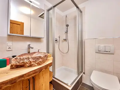 Bad/Dusche. Badezimmer