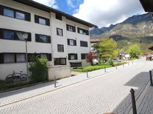 23297458-Ferienwohnung-6-Garmisch-Partenkirchen-300x225-1