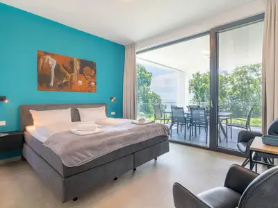 Schlafzimmer mit Boxspringbett