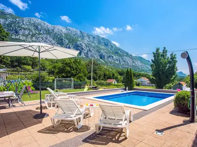 VILLA ANTONY mit privatem Pool 6m * 4m und Essbereich im Freien