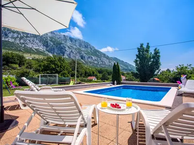 VILLA ANTONY mit privatem Pool 6m * 4m und Essbereich im Freien