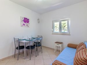 18322700-Ferienwohnung-4-Gdinj-300x225-1