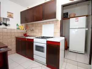 18322525-Ferienwohnung-8-Gdinj-300x225-4