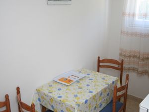 18321900-Ferienwohnung-5-Gdinj-300x225-1