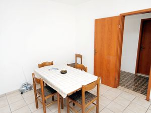 18323514-Ferienwohnung-9-Gdinj-300x225-1