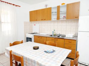 18323514-Ferienwohnung-9-Gdinj-300x225-2