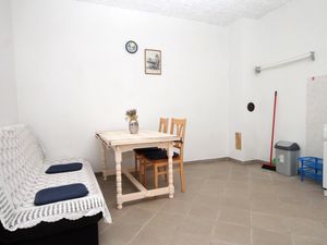 18698808-Ferienwohnung-4-Gdinj-300x225-2