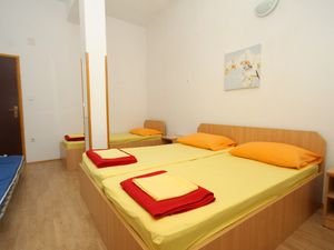 18698808-Ferienwohnung-4-Gdinj-300x225-4