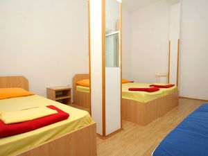 18698808-Ferienwohnung-4-Gdinj-300x225-5