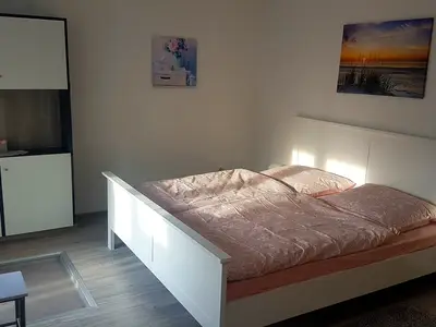 Schlafzimmer mit Doppelbett