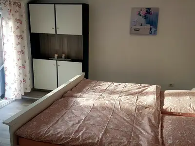 Schlafzimmer mit Doppelbett