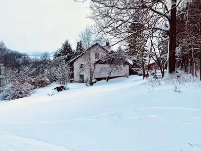 Langlaufloipe im Winter direkt hinterm Haus