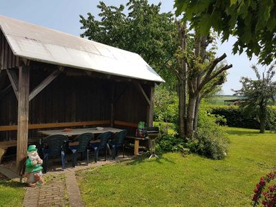 Freisitz im Garten mit Grillmöglichkeit