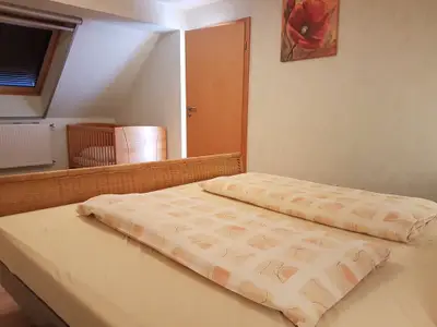 Ferienwohnung im Dachgeschoss: Schlafzimmer 2