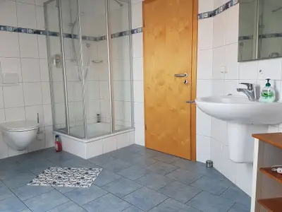 Ferienwohnung im Dachgeschoss: Bad