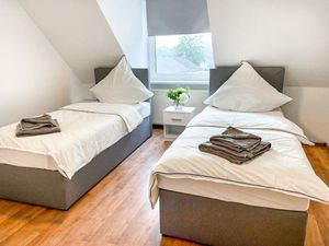 23276285-Ferienwohnung-4-Gelsenkirchen-300x225-1