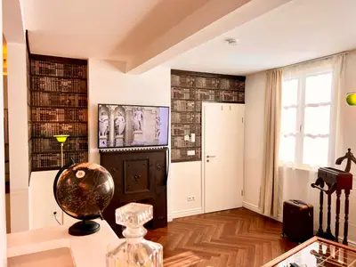 Photo, INSIDE, OUTSIDE