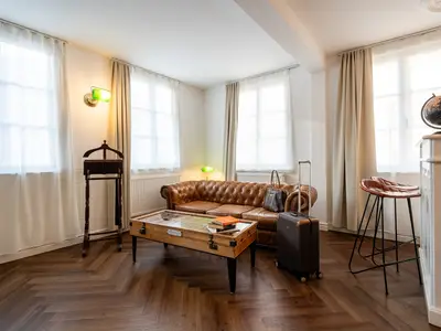 Photo, INSIDE, OUTSIDE