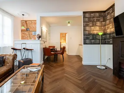 Photo, INSIDE, OUTSIDE