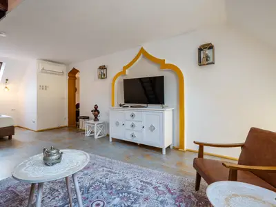 Photo, INSIDE, OUTSIDE