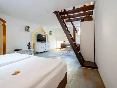 Photo, INSIDE, OUTSIDE