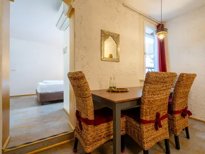 Photo, INSIDE, OUTSIDE