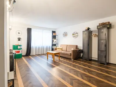 Photo, INSIDE, OUTSIDE