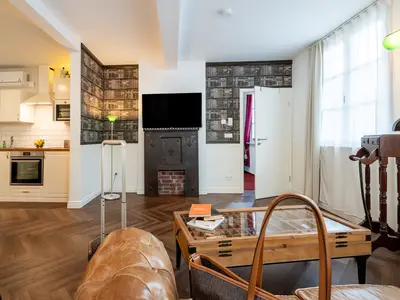 Photo, INSIDE, OUTSIDE