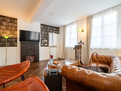 Photo, INSIDE, OUTSIDE