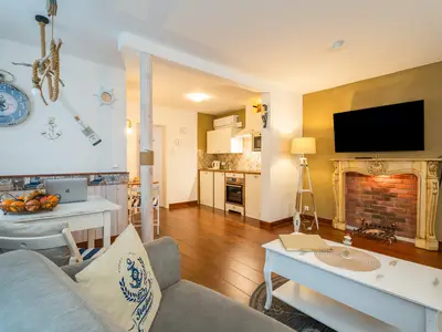 Photo, INSIDE, OUTSIDE