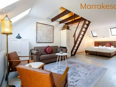 Photo, INSIDE, OUTSIDE