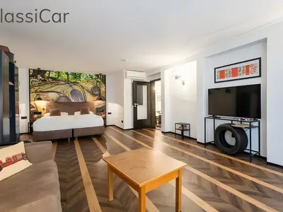 Photo, INSIDE, OUTSIDE