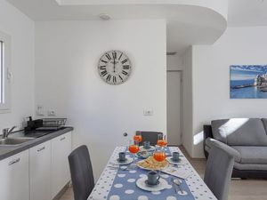 22389291-Ferienwohnung-4-Genua-300x225-4