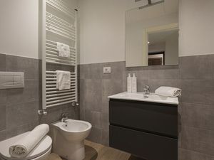 23565063-Ferienwohnung-4-Genua-300x225-4