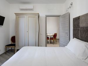 23675849-Ferienwohnung-4-Genua-300x225-5