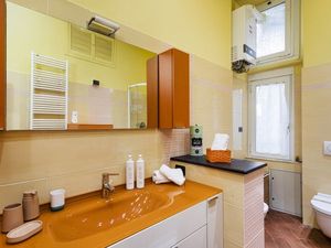 23966449-Ferienwohnung-4-Genua-300x225-4